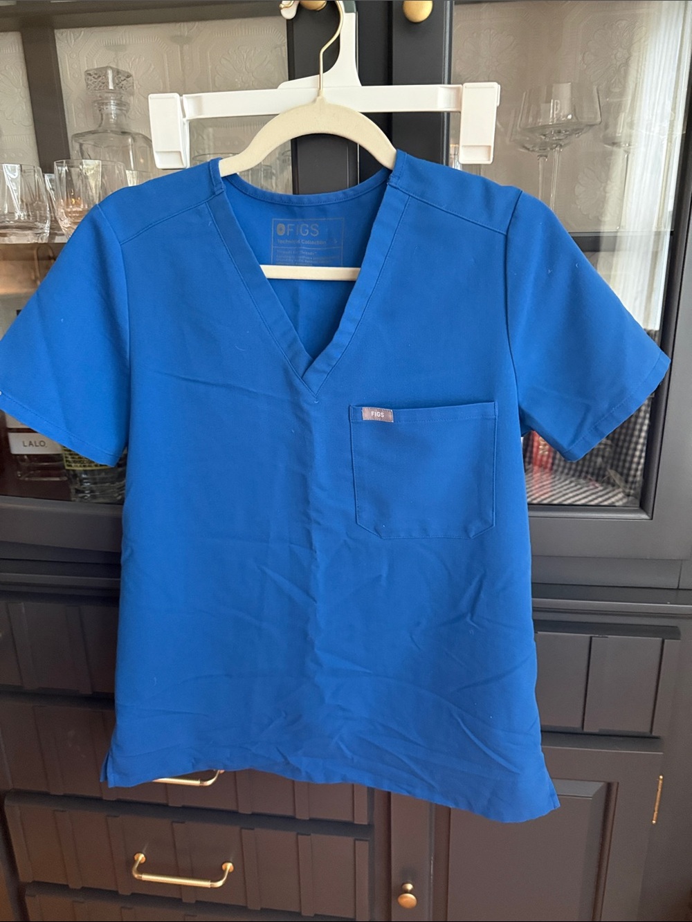 Figs women’s Catarina V-Neck Scrub Top in Royal Blue